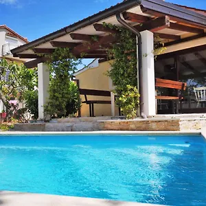Rustic House With Private Swimming Pool Ferienhaus Pula